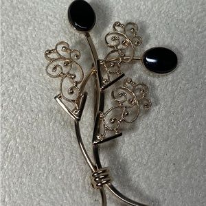 Van Dell Filigree Black Onyx Pin